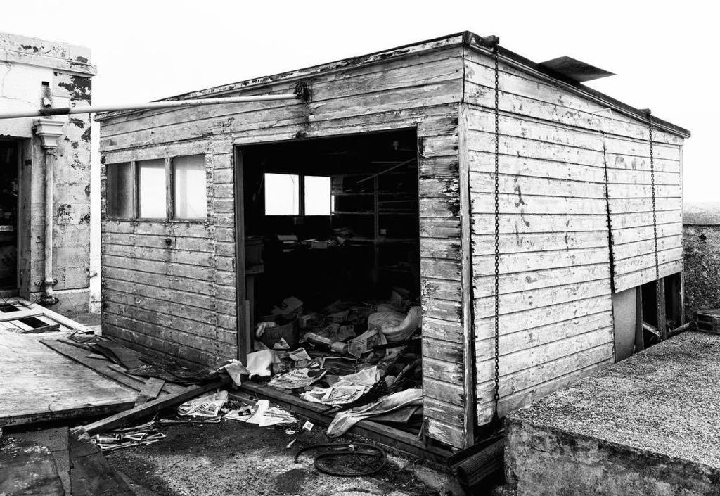 gpandehis's tweet photo. Abandoned https://t.co/tzggKogT97 https://t.co/ElMphBIAt2
