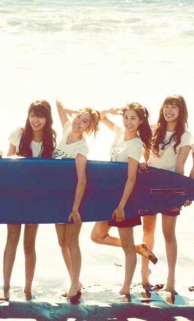 hotnaespicy's tweet photo. we were too busy to notice 💔 #SNSD https://t.co/9KTWW0pV4C