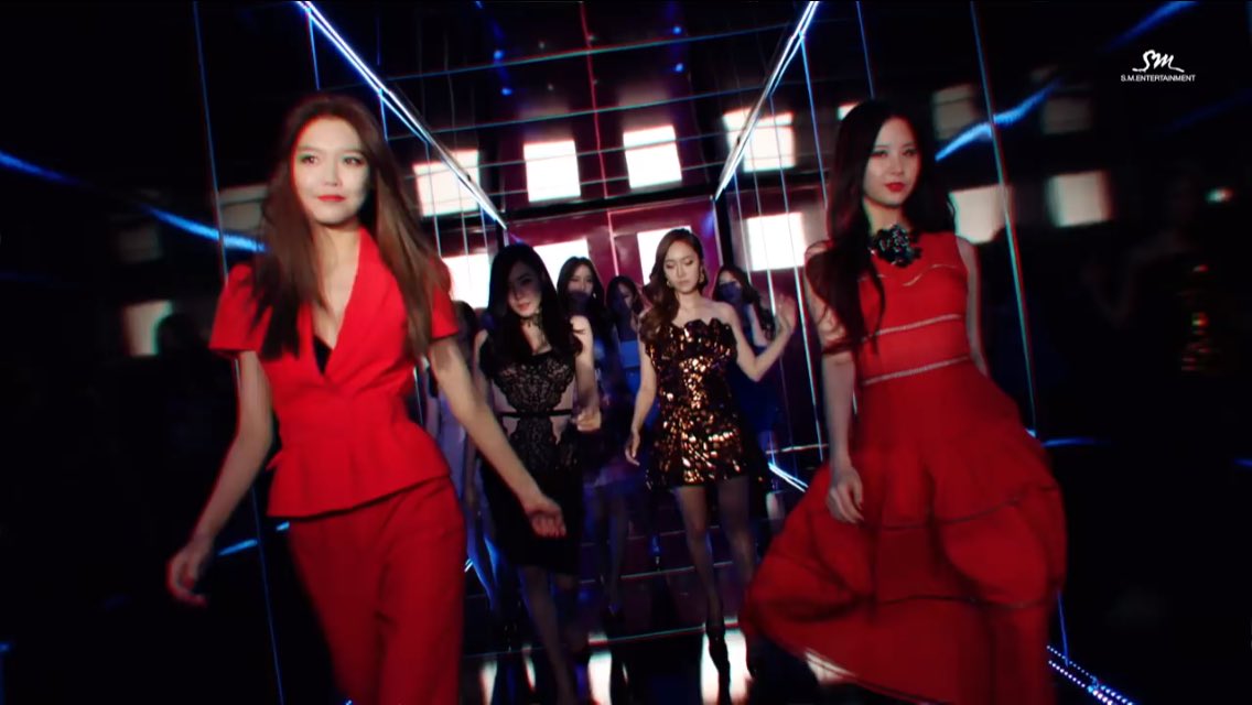 hotnaespicy's tweet photo. we were too busy to notice 💔 #SNSD https://t.co/9KTWW0pV4C