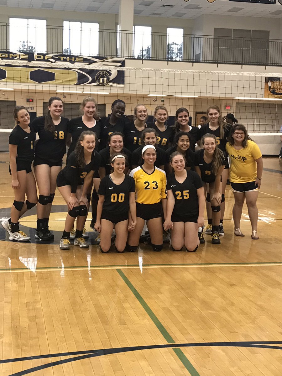 <a href="/rh_wildcat/">RHWildcatVolleyball</a> volleyball advances to Sweet 16 with five-set win
bryancountynews.com/section/97/art…
<a href="/Taisa_Marie/">Taisa Turner</a> <a href="/MsKuhn_RHHS/">Valeri Orloff</a>