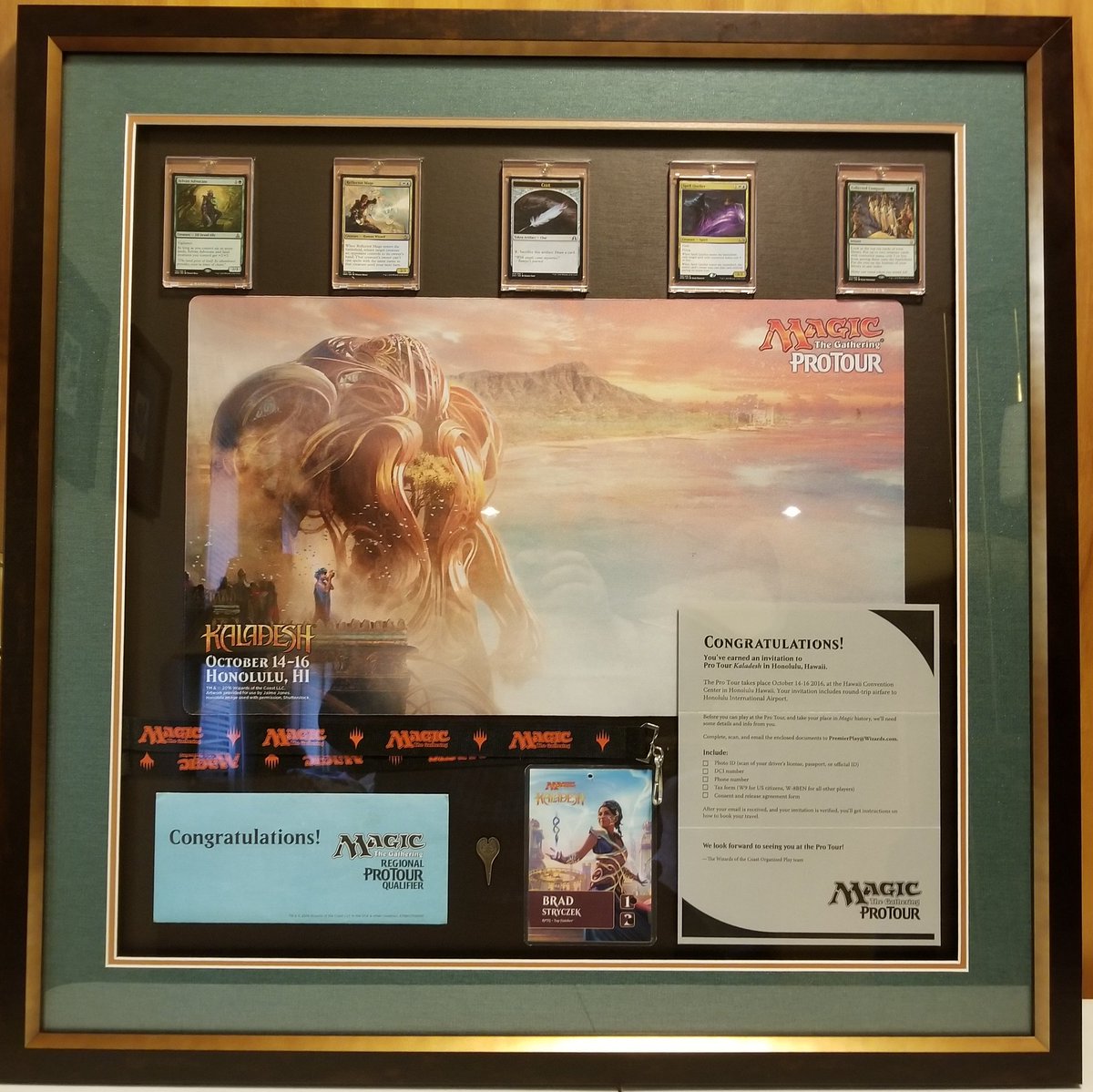 TocShot's tweet photo. 1 Year ago I was playing in Pro tour Honolulu. I've taken some time off since and had this made to keep the memories. Thanks @wizards_magic https://t.co/77fcuZvNZ8