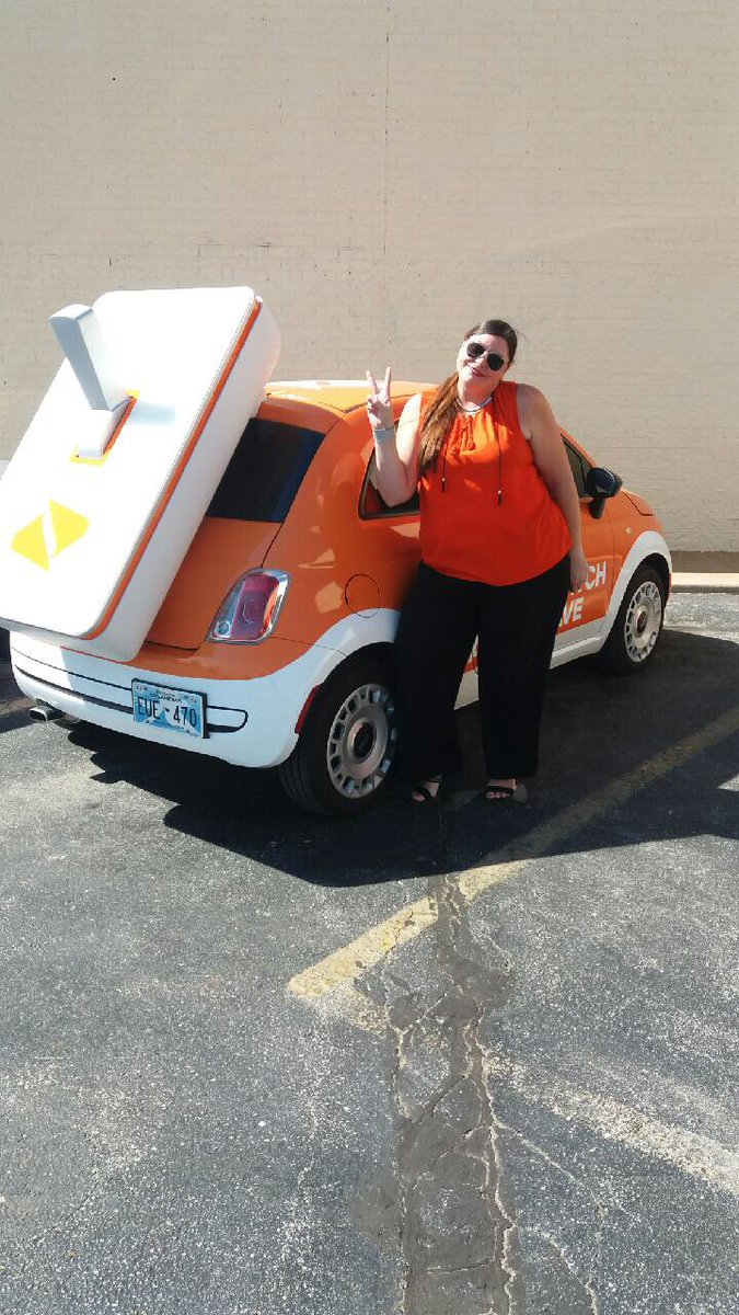 KellyEveleigh's tweet photo. #FliptheSwitch @boostmobile Out catching glances On the Road! #gettingthewordout #BoostMobileFiat in #OK @JonDBlitz @alexiaautin @SprintSCentral @LMWadeClark @shawcrew_m https://t.co/pzeZcVnhjJ