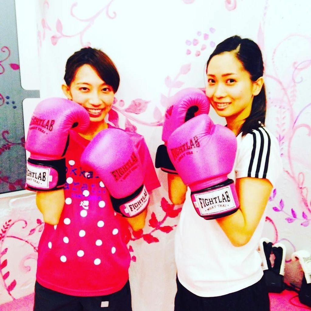 キックボクシング 格闘技スポーツフィットネスジム ファイトフィット池袋西口 グローブもピンクにするととても可愛いですよね オシャレにキックボクシング キックボクシング ボクシング ジム 池袋 豊島区 新宿 渋谷 高田馬場 女性 キックボクシング 格闘技スポーツフィットネスジム ファイトフィット池袋西口 グローブもピンクにするととても可愛いですよね オシャレにキックボクシング キックボクシング ボクシング ジム 池袋 豊島区 新宿 渋谷 高田馬場 女性
