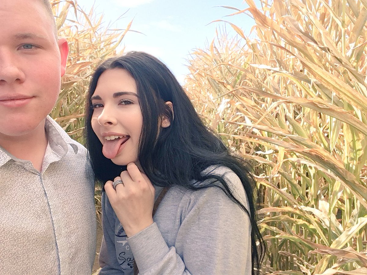 cvmeronmw's tweet photo. @CaseyElexis pumpkin patch fun https://t.co/uUy15JeIgO