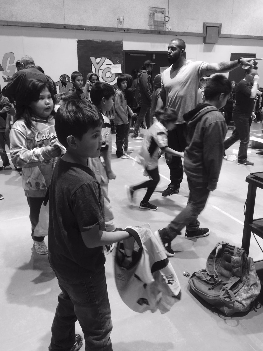 YOUTH7MOVEMENT's tweet photo. YM kids at Little Buffalo Elementary School were treated to @CFL @Ticats Jersey's #TRCSportsandReconciliation #MoveYourGeneration #McMasterU https://t.co/XmM3wYfZVt