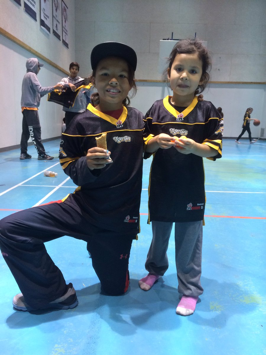YOUTH7MOVEMENT's tweet photo. YM kids at Little Buffalo Elementary School were treated to @CFL @Ticats Jersey's #TRCSportsandReconciliation #MoveYourGeneration #McMasterU https://t.co/XmM3wYfZVt
