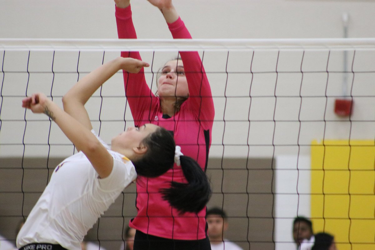 GCCCBroncbuster's tweet photo. @GCCC_Volleyball wins a barnburner over @GoConqs tonight in the DPAC! @sportsbuster @KJCCCmedia Final: GCCC 3, DCCC 2 https://t.co/gOQFrBW745