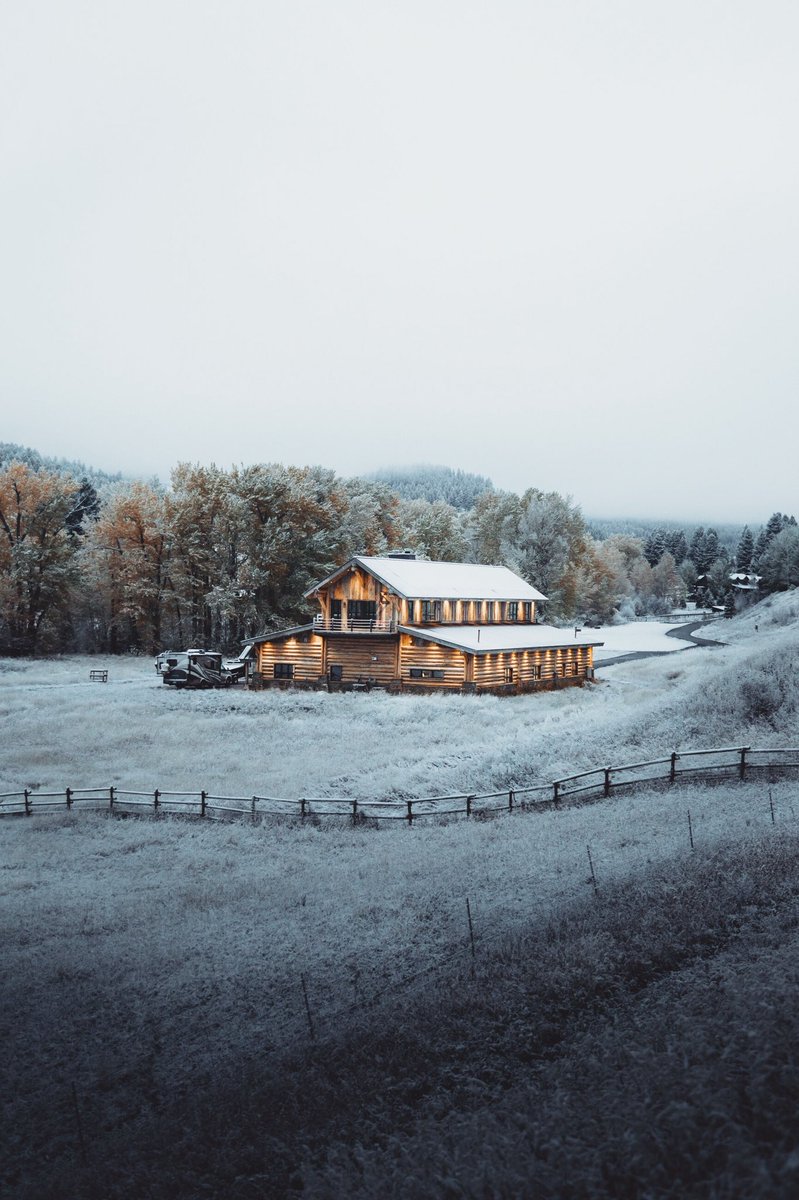 ChrisCauble's tweet photo. First signs of winter in Montana https://t.co/EC2XVQWIop
