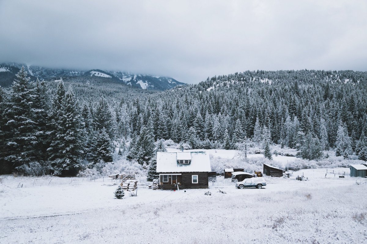 ChrisCauble's tweet photo. First signs of winter in Montana https://t.co/EC2XVQWIop