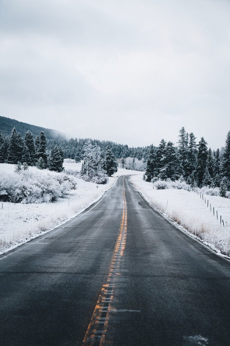 ChrisCauble's tweet photo. First signs of winter in Montana https://t.co/EC2XVQWIop