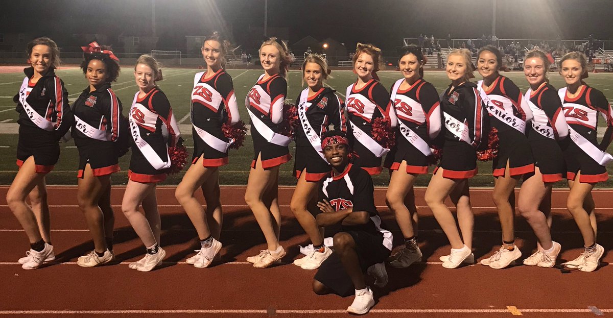 FZSCheer's tweet photo. We love our seniors! https://t.co/ZSgYL4V0V0