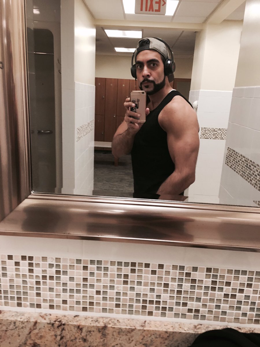 drinkless101's tweet photo. Done! #gym #gainz #gains #workout #fitfam #FitnessFriday #fitness #FitnessMotivation #fit #lean #nike #HarveyWeinstein #bitcoin #workouts ✅🥃 https://t.co/aOfgktbFP4