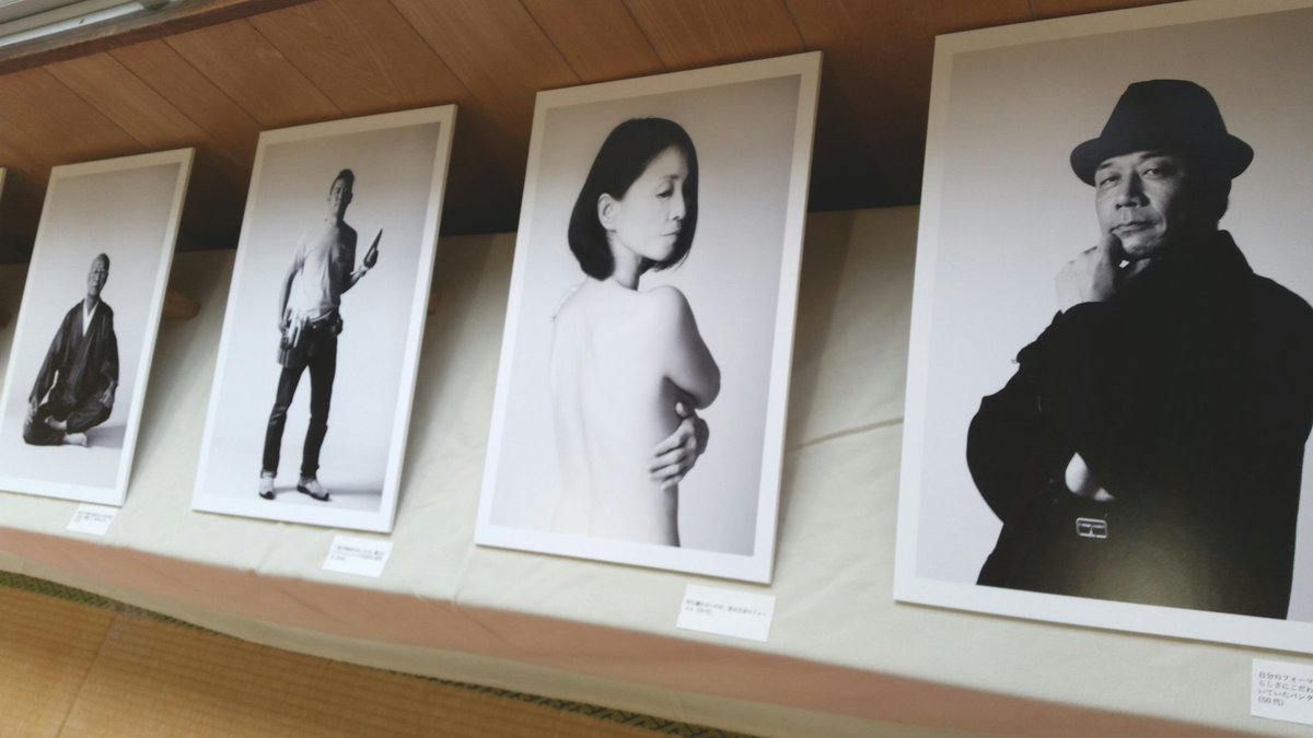 nyamanyama55's tweet image. 本日11時から！ #逗子アートフェスティバル2017 写真家有高唯之さんによる 「705030展」が始まります。モデルは一般の方。一人ひとりの歴史やライフスタイルが写真の向こうに見えてくる素敵な作品です。逗子会館にて。
#逗子アートフェスティバル 
#zaf2017 
#art