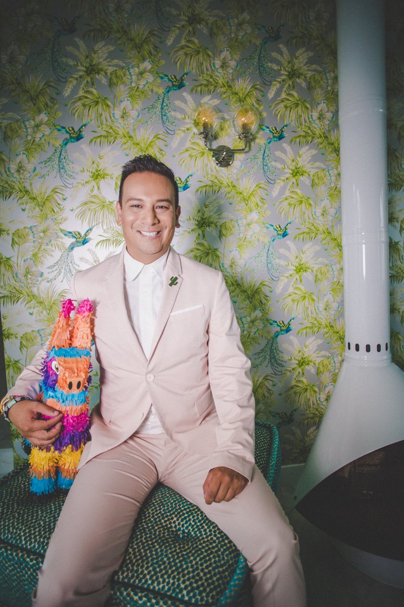 SuddenlySal's tweet photo. My piñatas are packed for tomorrow’s event at @Macys in Bakersfield, CA! See you at 2 for the fiesta! #macysevents #hispanicheritagemonth 🎉 https://t.co/jqKSxI6VfE