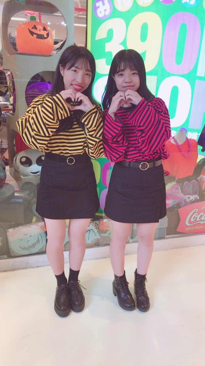 サンキューマート大阪アメリカ村店 お客様スナップ 本日のお客様スナップはあみさん １８ さきさん １８ です 韓国 風のとってもオシャレな双子コーデだったのでお声を掛けさせて頂きましたっ 笑顔がとっても可愛いお2人でした 引き続きお