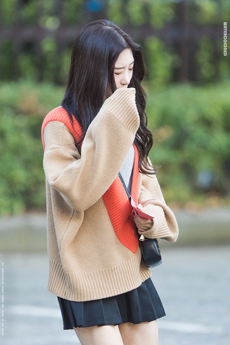 Watercolored_'s tweet photo. [HQ] 171013 뮤직뱅크 출근길 3p

🌬️🌬️☀️

#정채연 #채연 #Chaeyeon #다이아 #DIA @dia_official https://t.co/GELLSG8zxm