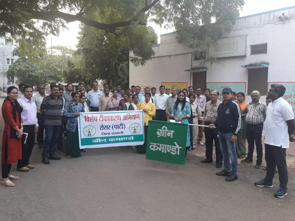 CollectrBarwani's tweet photo. .@CMMadhyaPradesh #MissionIndradhanush as #greenCommando @distBarwani #totalimmunisation https://t.co/dKRm4lxV0S