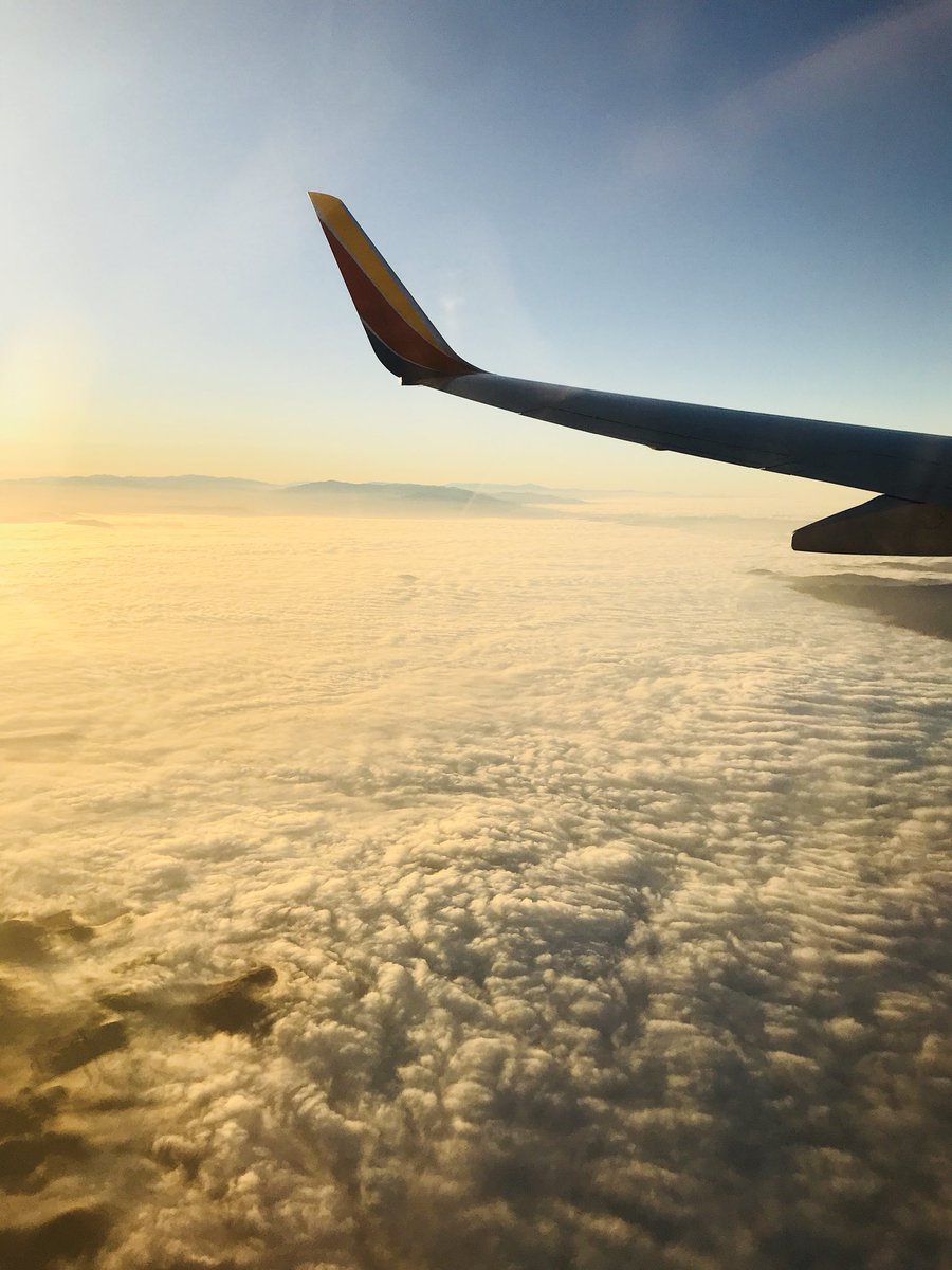 LVCasinoUpdates's tweet image. #Amazing views 28,000 feet above the ground. #CaliforniaLove #NeverStopFighting #WeGotThis #Unstoppable