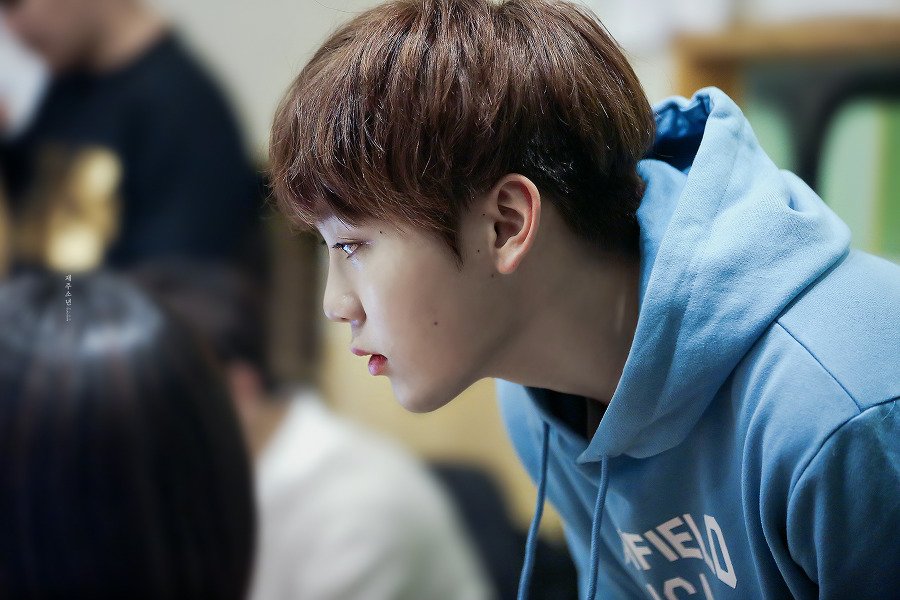gochujjaeng's tweet photo. who says seungkwan is a visual hole, come here fIGHT ME https://t.co/NMXS1egfqg