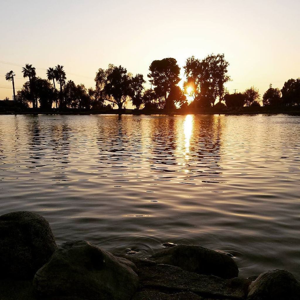 abalcomrealty's tweet photo. Sunset walk around the park. . . . 
#oc #orange #placentia #anaheim #lake #pond #sunset #ocparks #socalthingstodo #socalparks #ocsunset #lo… https://t.co/m16bKY5NSF