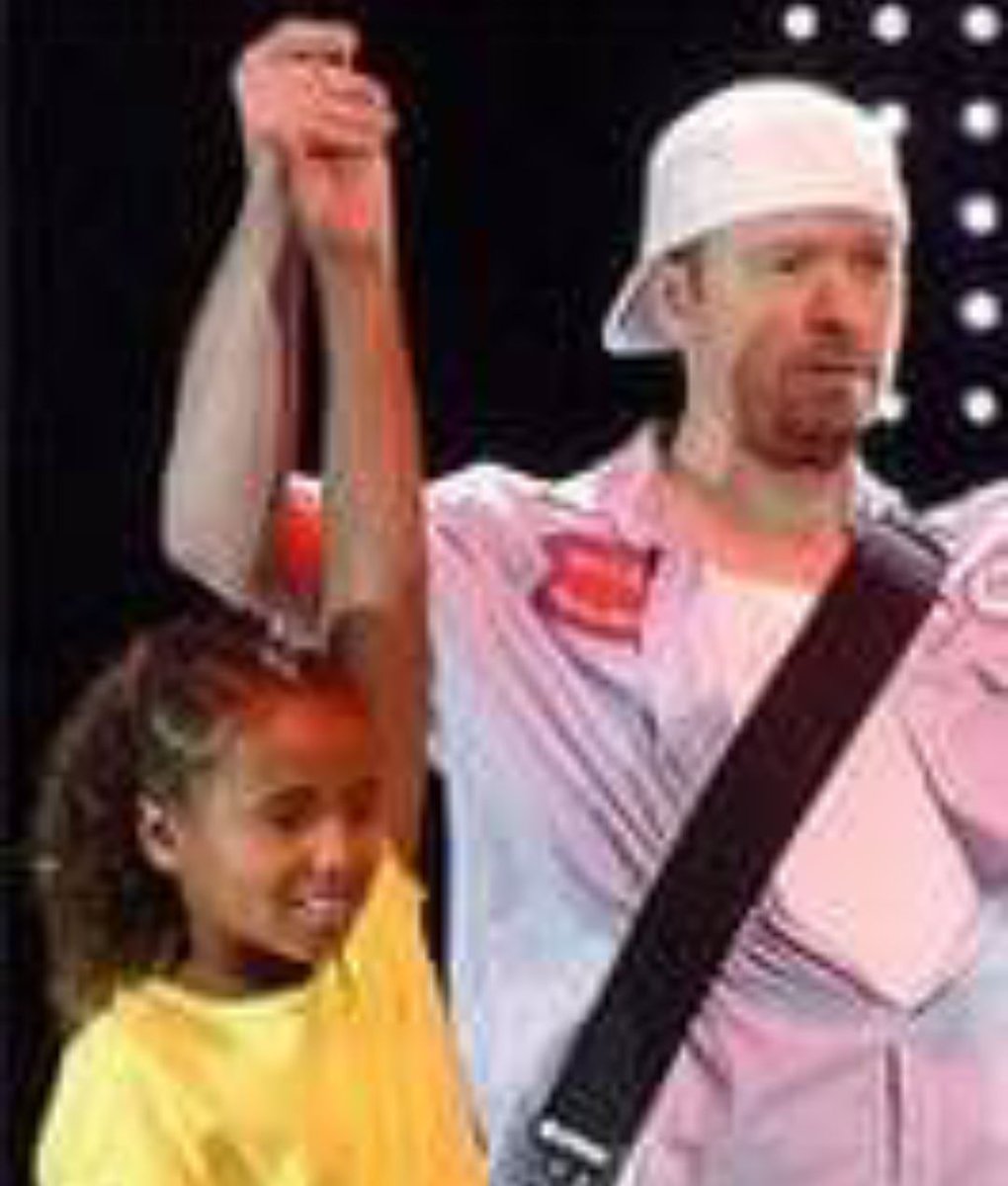 kerri21's tweet photo. @donniewahlberg From covergirl 2008 to now home coming queen 2017. Proud mama! https://t.co/VZWyKkXPGQ
