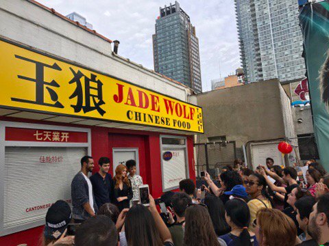 TMI_Uruguay's tweet photo. #FlashbackFriday to #ShadowhuntersNYCC #JadeWolf @Kat_McNamara @WainwrightAE @isaiahmustafa @MatthewDaddario https://t.co/M30ECKUZ8G