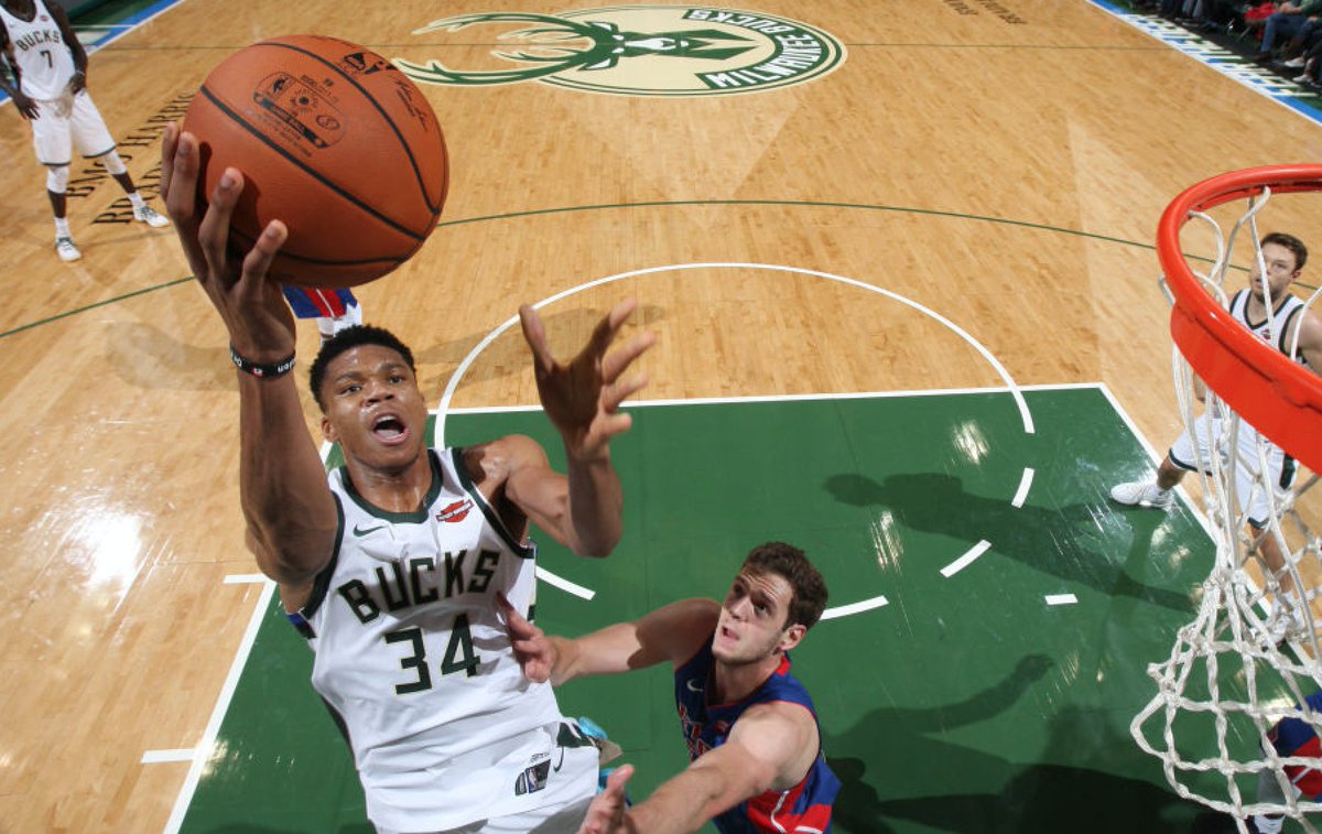 The best plays from @Giannis_An34 as he led the Bucks to the W last night!! #FearTheDeer https://t.co/nWj4cayF1t