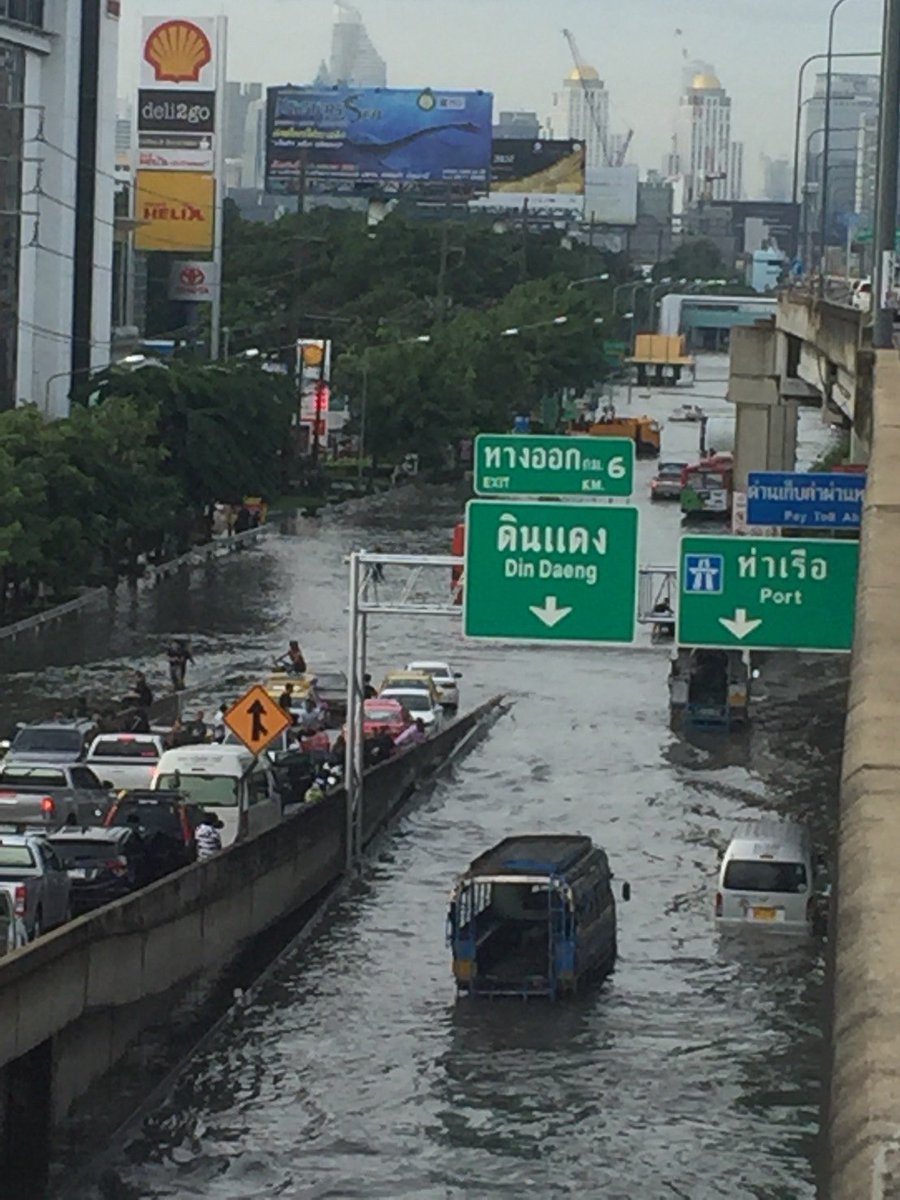 LKekkaphop's tweet photo. กรุงเทพ เมืองเทพสร้าง
เทพโพไซดอน 55555 https://t.co/9op4CH6CKq