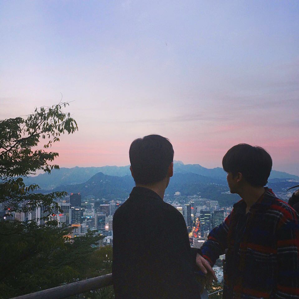 takeheartj's tweet photo. ๐๐โค a sunset and friend ๐๐โค
#onlyBAP #BAP https://t.co/5nrxlFDNPD