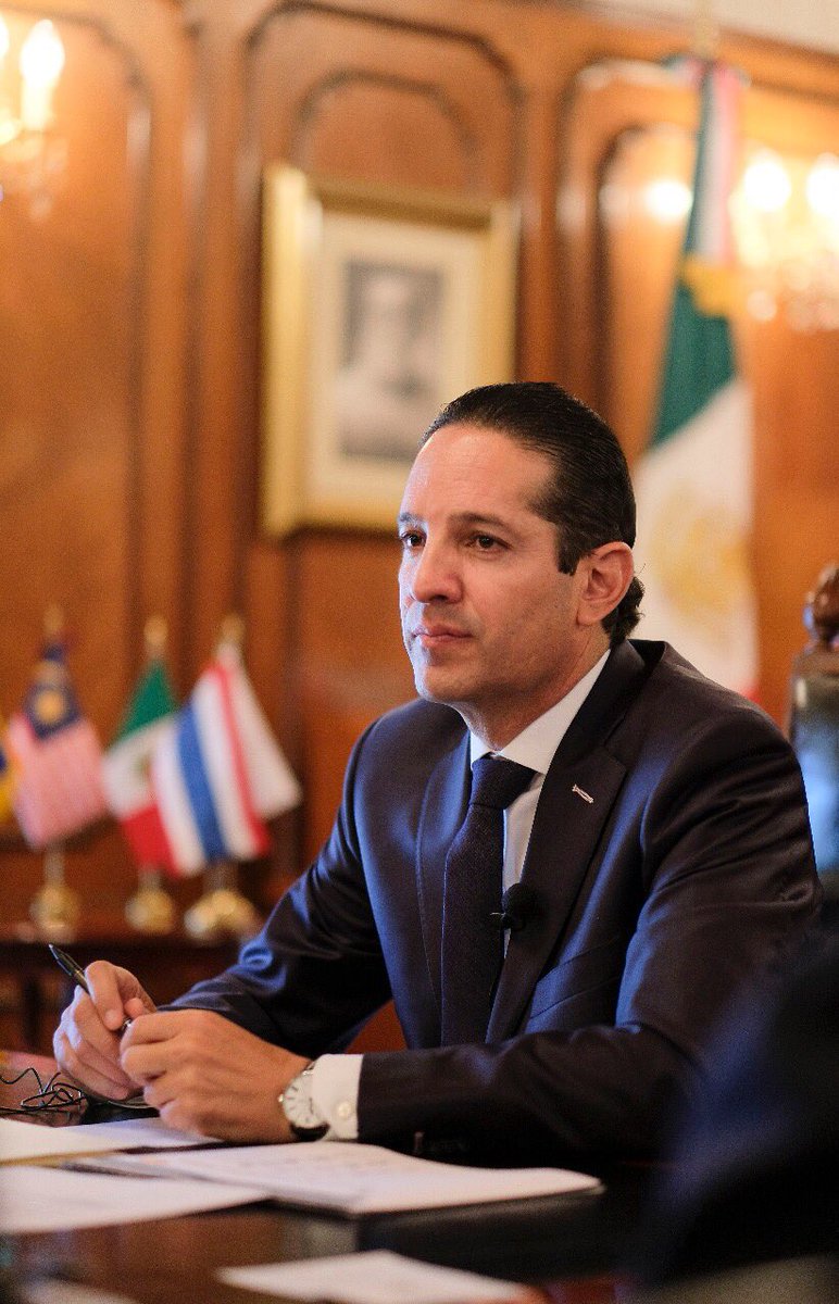 MYembMexicoCity's tweet photo. #Prgm2 met Hon. Francisco Servien, Governor Queretaro. Discussed collaboration #ASEANnations #aerospace, #automotive, #biotech, #IT, #agri. https://t.co/HsmIbX9eFm