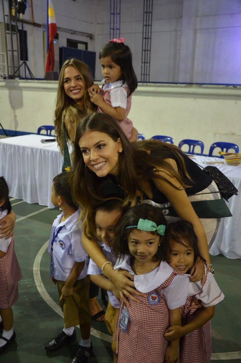 MissEarth's tweet photo. #MissEarth2017 Austria, Ecuador, Indonesia, Poland &amp; South Africa; with Michelle Gomez; having fun with Day Care students in Cainta, Rizal. https://t.co/4NffYAd66s