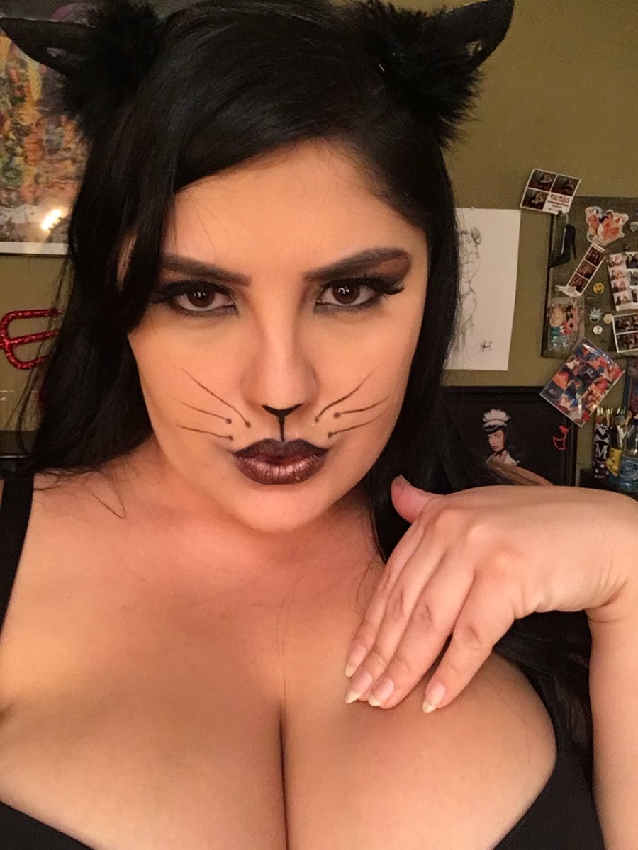mimi_loves_420's tweet photo. Happy Friday the 13th! Come say hi to this pretty kitty maybe I'll bring you some good luck. I'm online now on @MyFreeCams Mimi_420 #mfccam https://t.co/pepJVDoRid