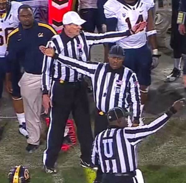 JeremiahMA8's tweet image. I mean these are the same refs and the same team right 🤦🏽‍♂️ #WSUvsCAL #Pac12AfterDark #KeepItGoing