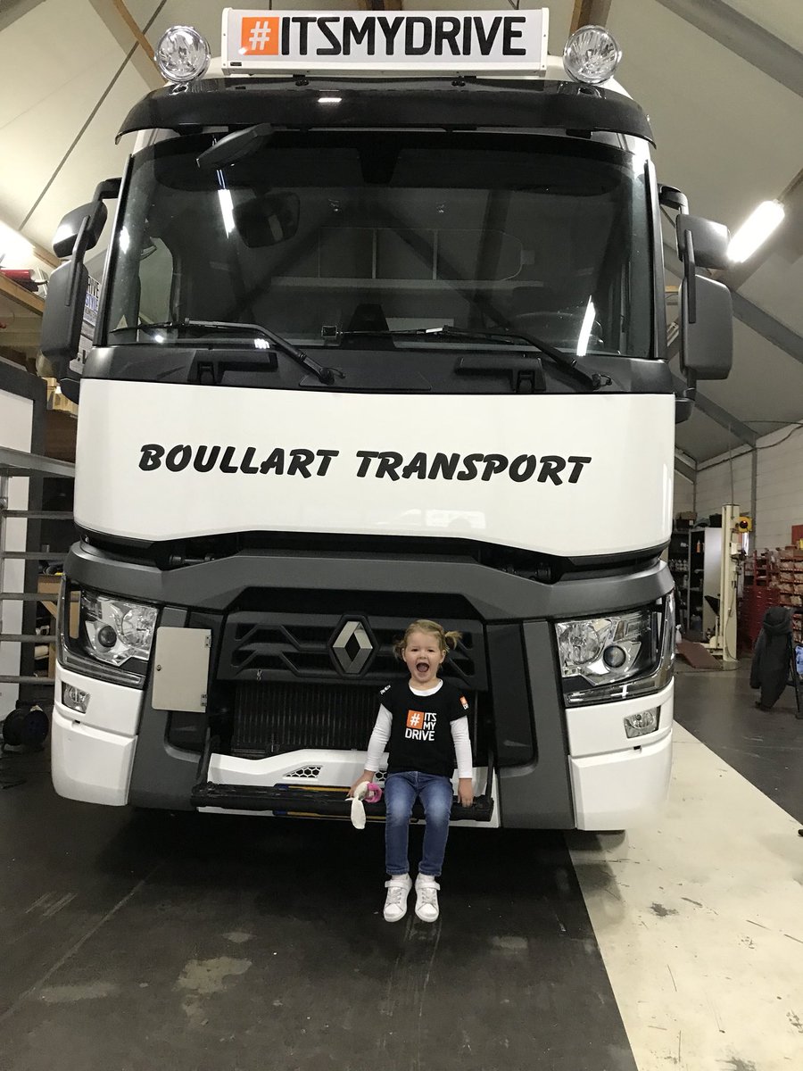 emvanveldhuizen's tweet photo. Onderweg naar Utrecht voor de grote @BoullartTrans wisseltruc. Samen met Celine... gezelligheid! #ITSMYDRIVE #boullarttransport #wrapmotion https://t.co/tcw6Ya91Up