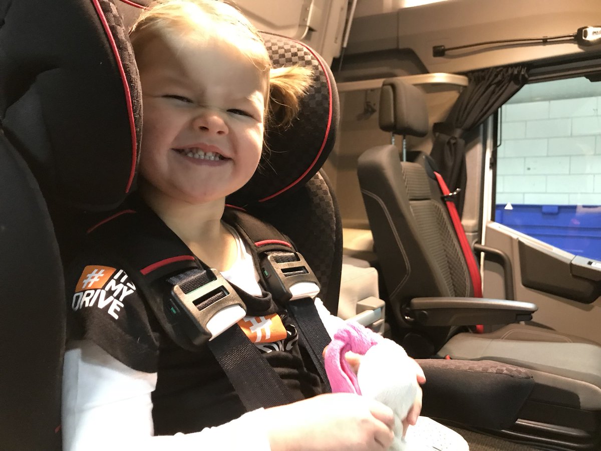 emvanveldhuizen's tweet photo. Onderweg naar Utrecht voor de grote @BoullartTrans wisseltruc. Samen met Celine... gezelligheid! #ITSMYDRIVE #boullarttransport #wrapmotion https://t.co/tcw6Ya91Up