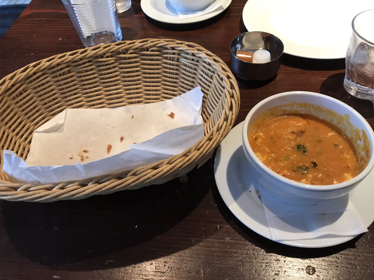 松葉佐 彰仁 Su Twitter 下北沢カレーフェスということで 今日のランチはカレー カレーは特に好きではないんだけど ナンが好き ナン をお代わりしてるのに カレーのルーがたくさん余っちゃう てへてへ 下北沢 ガネーシャガル カレー ナン