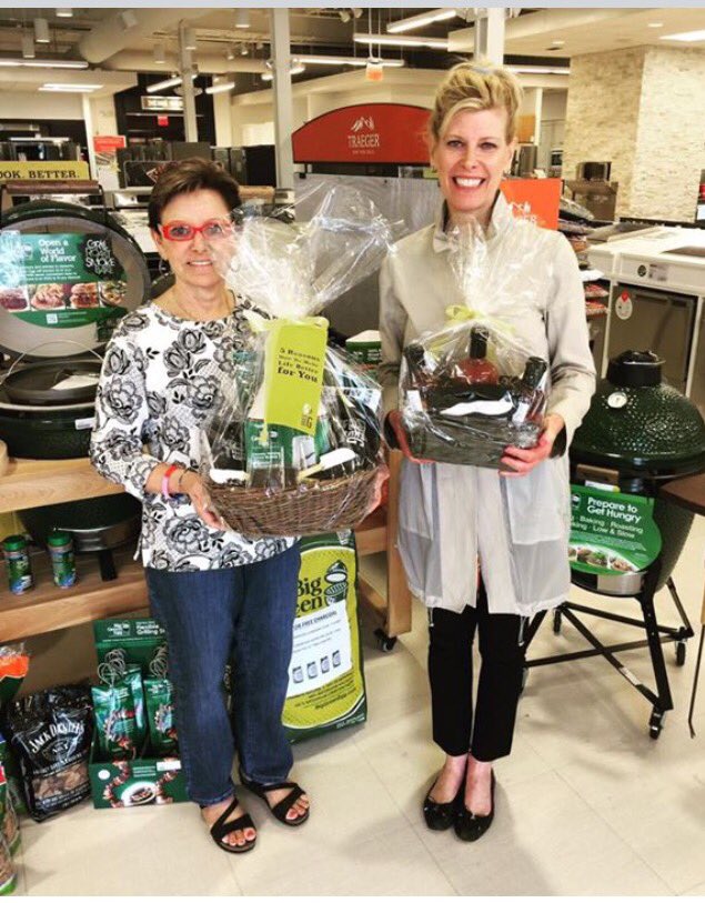 CarellaSusan's tweet image. Was great working with Debbie Schaeffer &amp;amp; Andrea Churner of Mrs. G TV &amp;amp; Appliances on their new gift 
basket idea.   Great for any occasion