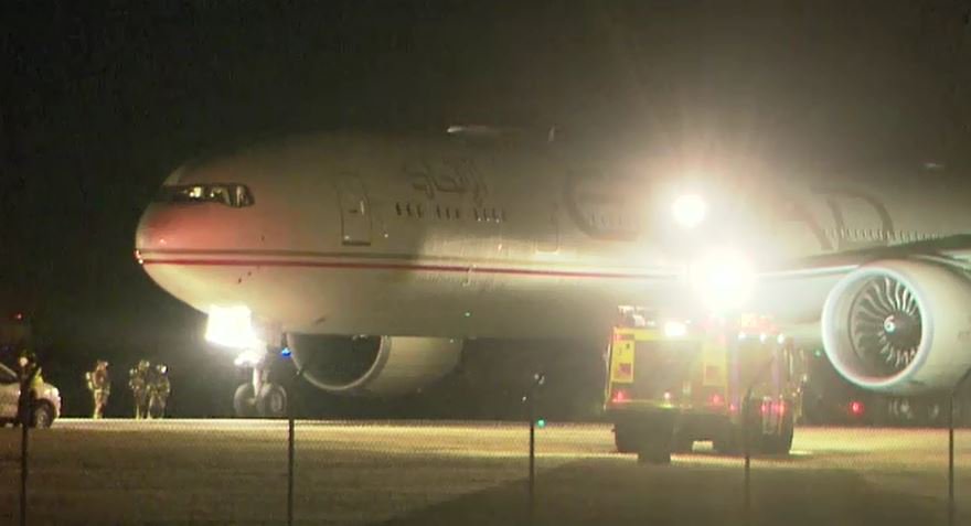 ChelseaCarey_9's tweet photo. Long wait for @EtihadAirways passengers after their plane made an emergency landing at @AdelaideAirport. Details in @9NewsAdel at 6pm. https://t.co/SBsNNRacvz