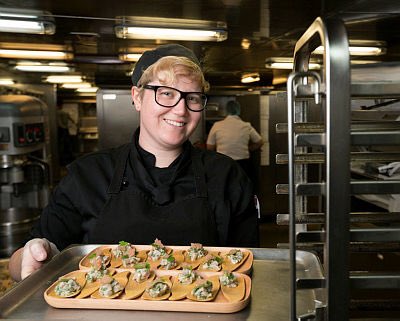 COMAUSFLT's tweet photo. @Australian_Navy chefs are amongst Australia's best! demonstrating their professional excellence on #IPE17! Go Hazel! https://t.co/Ws2H7ohBtJ