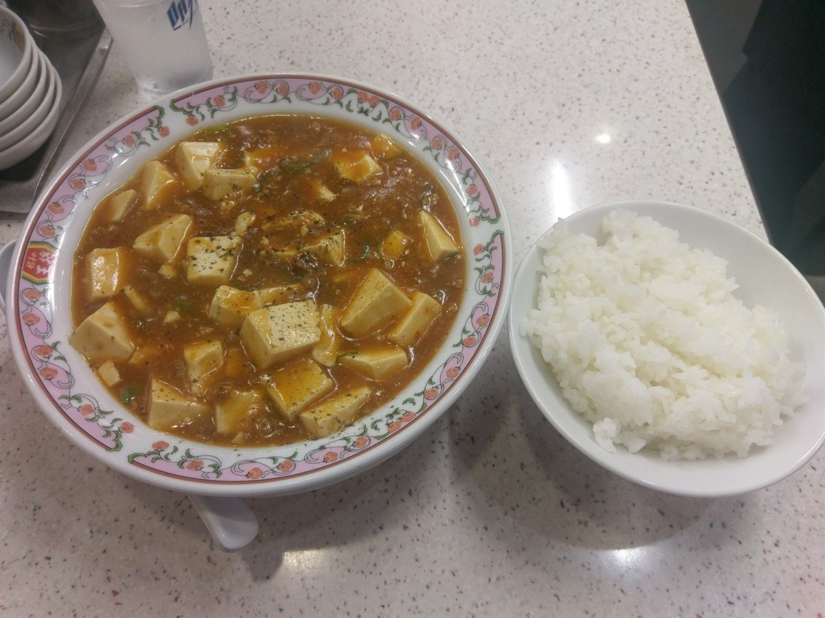 Humanity 昼食は餃子の王将で麻婆豆腐 ちなみに泰山の麻婆のシーンは奈須さんが王将で麻婆豆腐 食べてる時に思い付いた ってエピソードがあるので Fate的には由緒正しい麻婆豆腐ですよ多分
