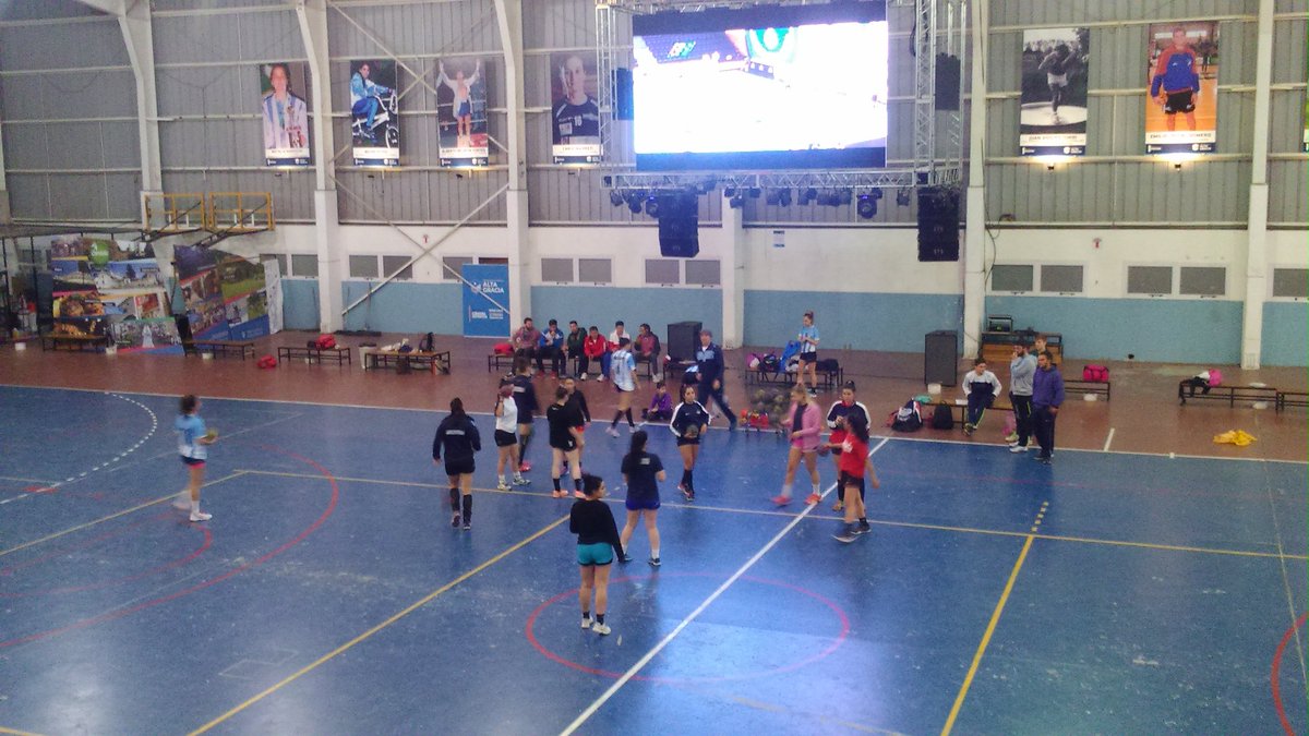 fecobalok's tweet photo. #Campus @lagarrahb con las mayores de @altagraciahand y #Raqui en diálogo con los DT @mcandoli @emastri_MundoD @CAHandball @presidFCH https://t.co/1nTngotfEW