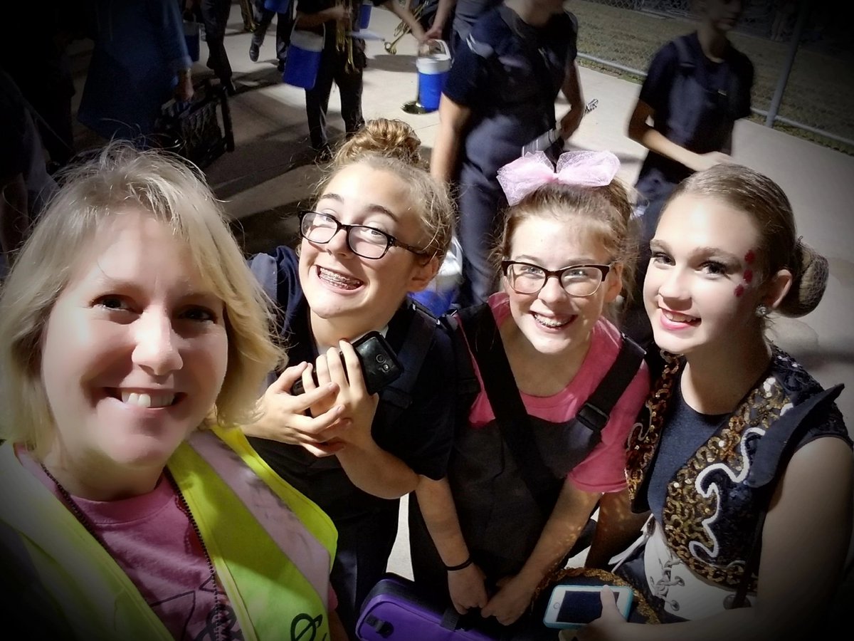 tammy_whitaker's tweet photo. Oh my heart!! β€οΈβ€οΈβ€οΈ love seeing my precious previous at the games! #theyrememberme π #teamRCMS https://t.co/xspDxZHcvn