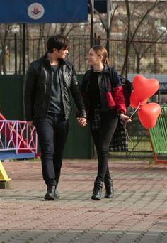 MareaVanama's tweet photo. Son tan lindos #Medcezir #SerenaySarıkaya #ÇağatayUlusoy  @roa_isa @MedcezirFanCL @MiraBeyliceCL @YamanKooper2 @ayyapim @eceyorenc https://t.co/ely8NomNkx