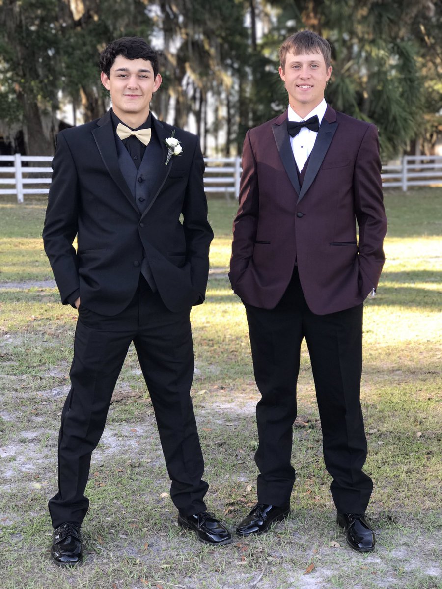 jculbreth32's tweet photo. Happy birthday to my boy @10_CROB 🤑 #18 https://t.co/8UxyBi60tb