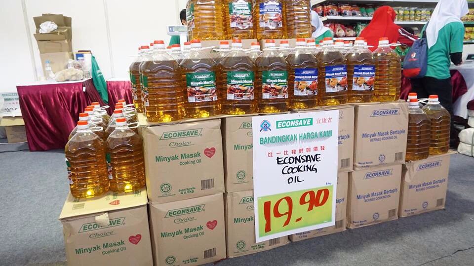 annazrulan's tweet photo. Can you imagine minyak masak Econsave cooking oil dengan harga RM 19.90 #TeamPDT https://t.co/FZOYkk7Grd