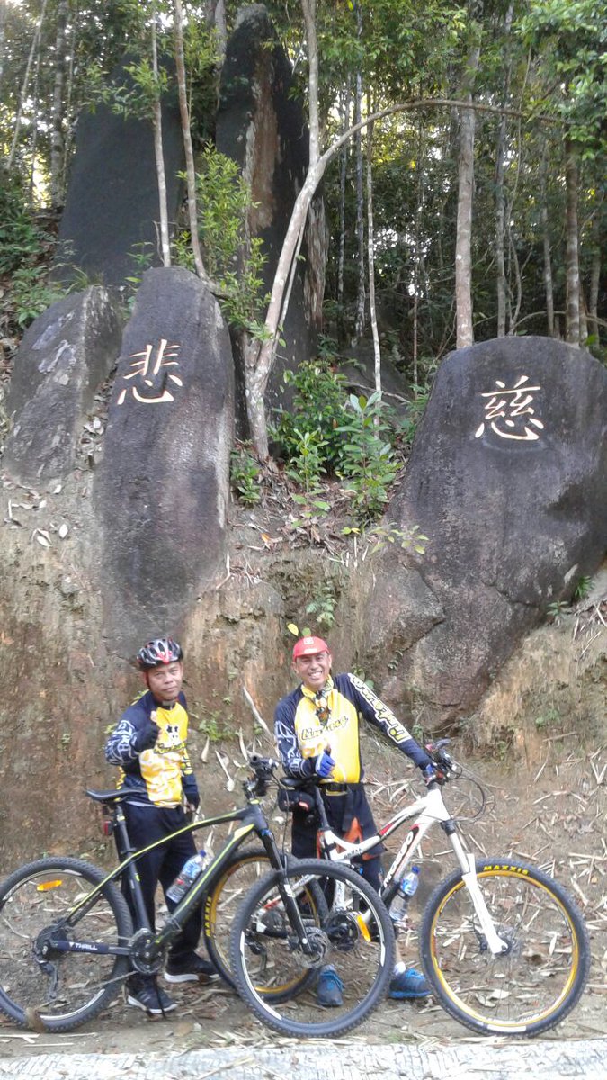 polmanbabelbike's tweet photo. Gowes dengan tamu #Polmanbabel  pudir 3 #Polmanbandung  dan pudir 3 #PNJ  mengunjungi wisata yang ada di singailiat bangka belitung https://t.co/UyULLmZjrf