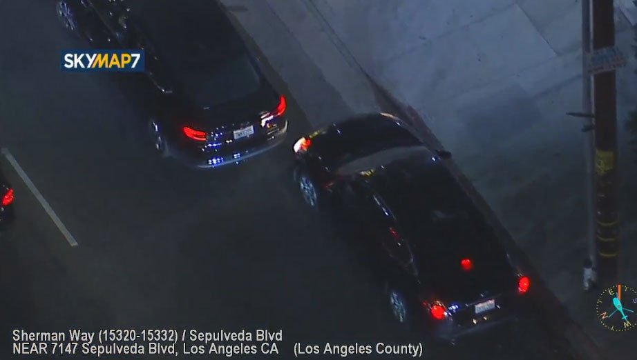 ABC7's tweet photo. #Chase suspect in black Nissan Altima bumps car, keeps going in Van Nuys https://t.co/CDKVaWLJl5 https://t.co/juMaFehJcP