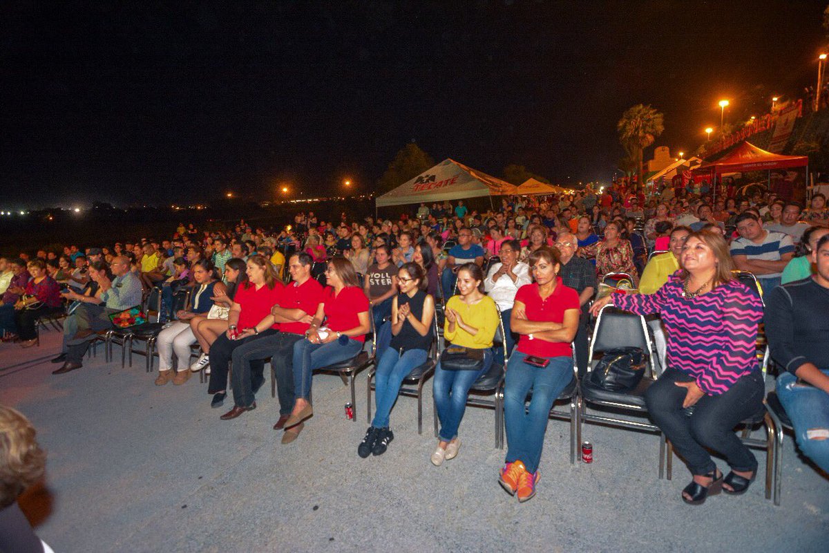 normaltrevino's tweet photo. Un honor representar al Presidente Municipal @PURONJOHNSTON en el #NachoFest2017 @MpioPNegras #PaseoDelRio https://t.co/tO4mubev5O