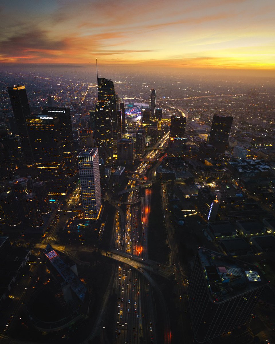 Night Drives 🌃 via <a href="/danorst/">Dan Marker-Moore</a> #anthelion