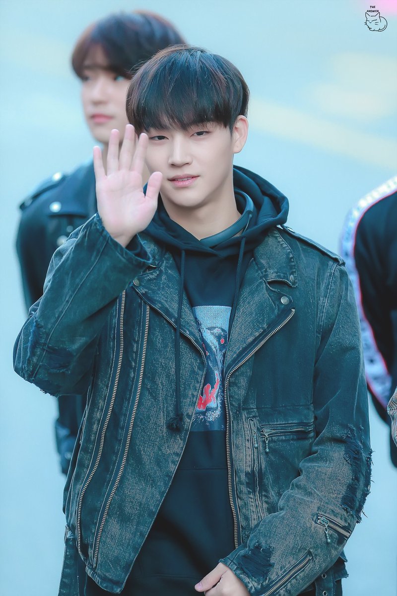 TheAnswer0601's tweet photo. HQ 171013

Music Bank 🤘😍❤

#YouAre #7for7 #JB #GOT7 #갓세븐 #재범 #prdsdef https://t.co/wdVnoorICA